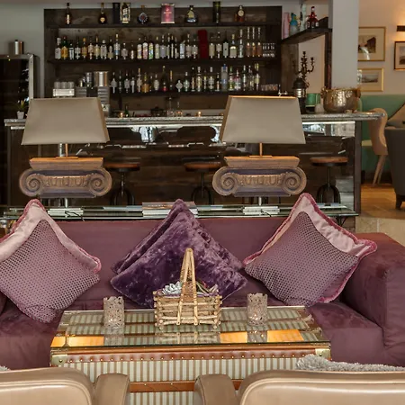 Schlosshotel Hotel 4*