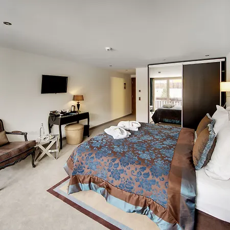 Schlosshotel Hotel 4*