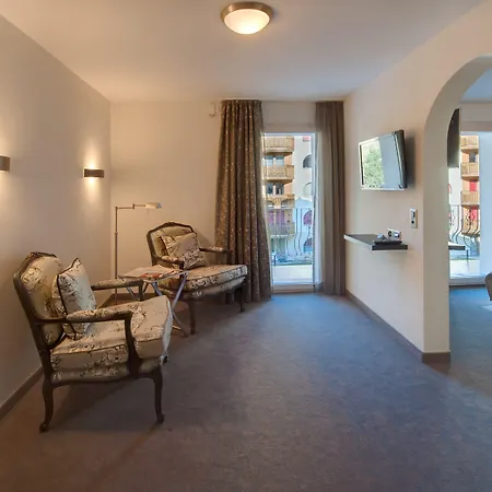 Schlosshotel Hotel 4*