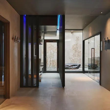 Schlosshotel מלון צרמט