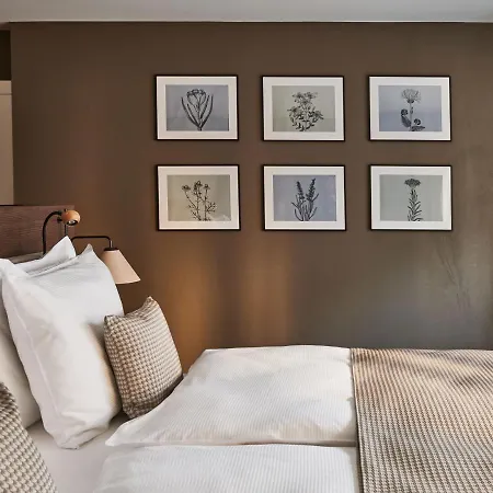 Schlosshotel מלון צרמט