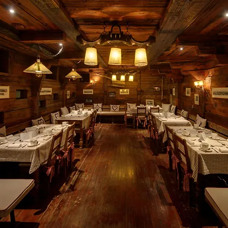 Schlosshotel 4* צרמט