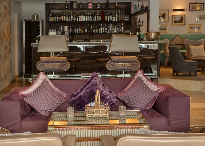 Schlosshotel Otel 4*